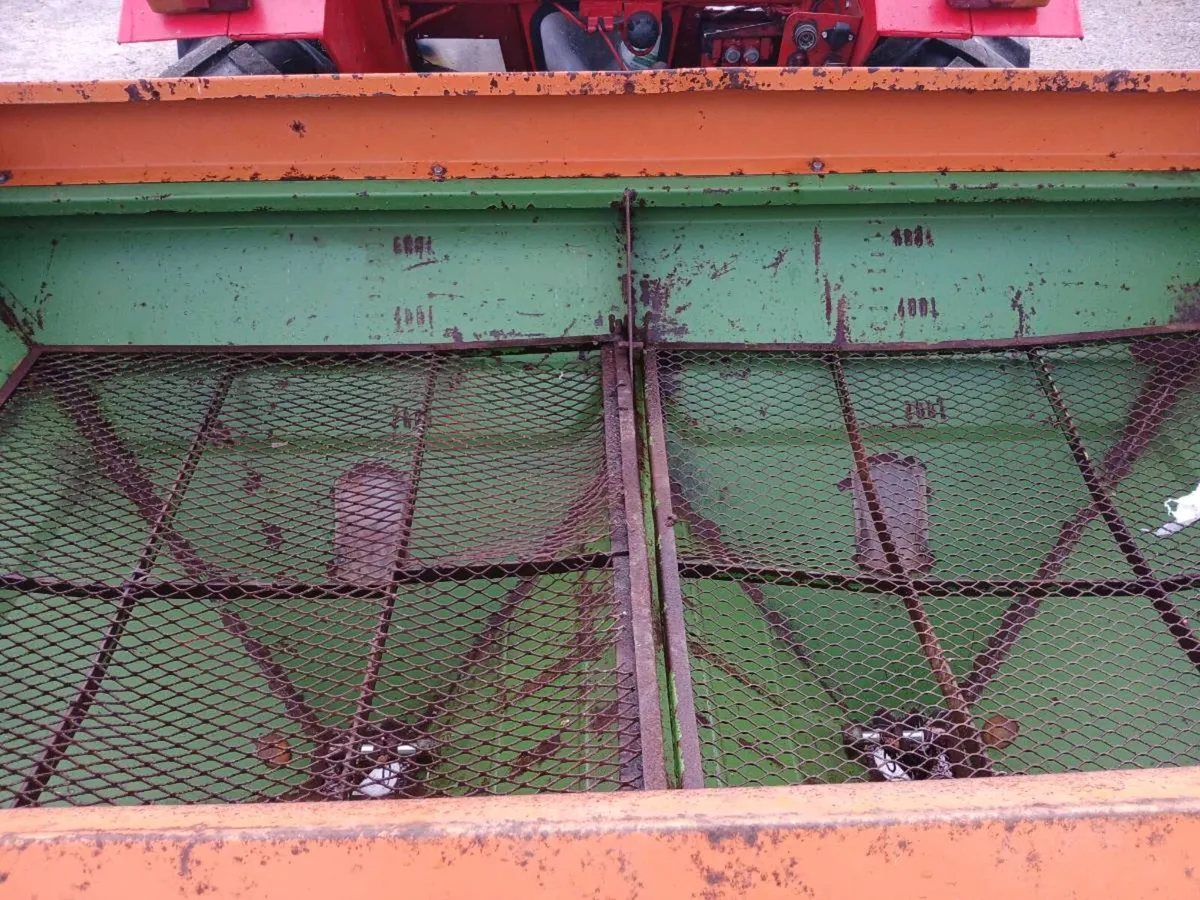 Amazone fertiliser spreader - Image 3