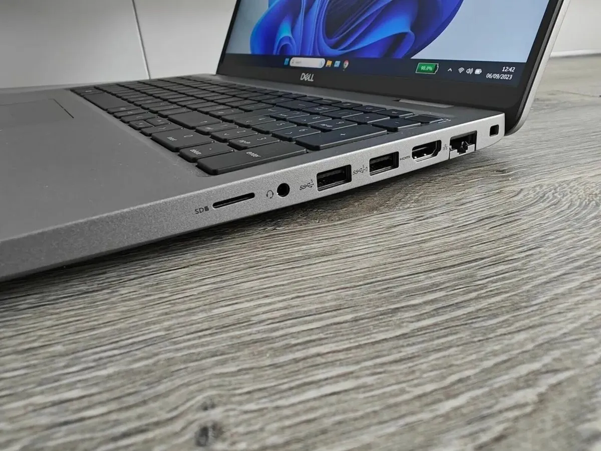 Dell Latitude 5540 Laptop | i5 (13th gen) | 16GB | - Image 4