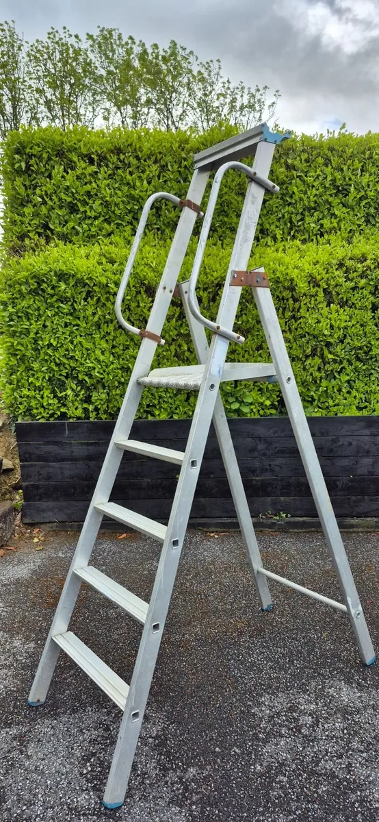 Step Ladder - Image 2