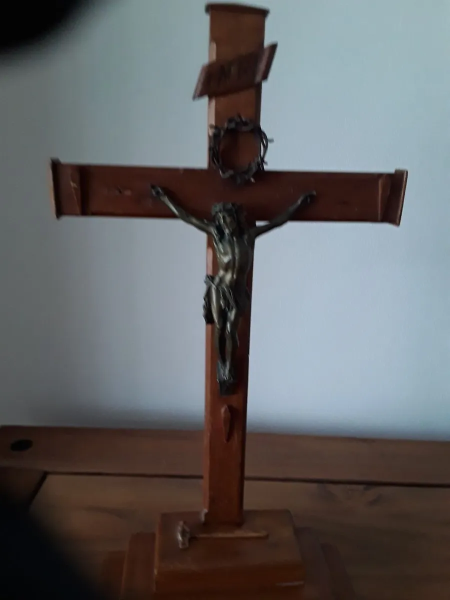 Old religious object the crucifixion of Jesus - Image 2