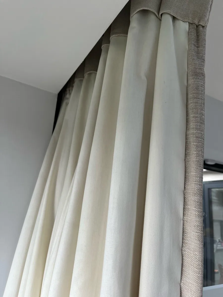 Curtains - Image 2