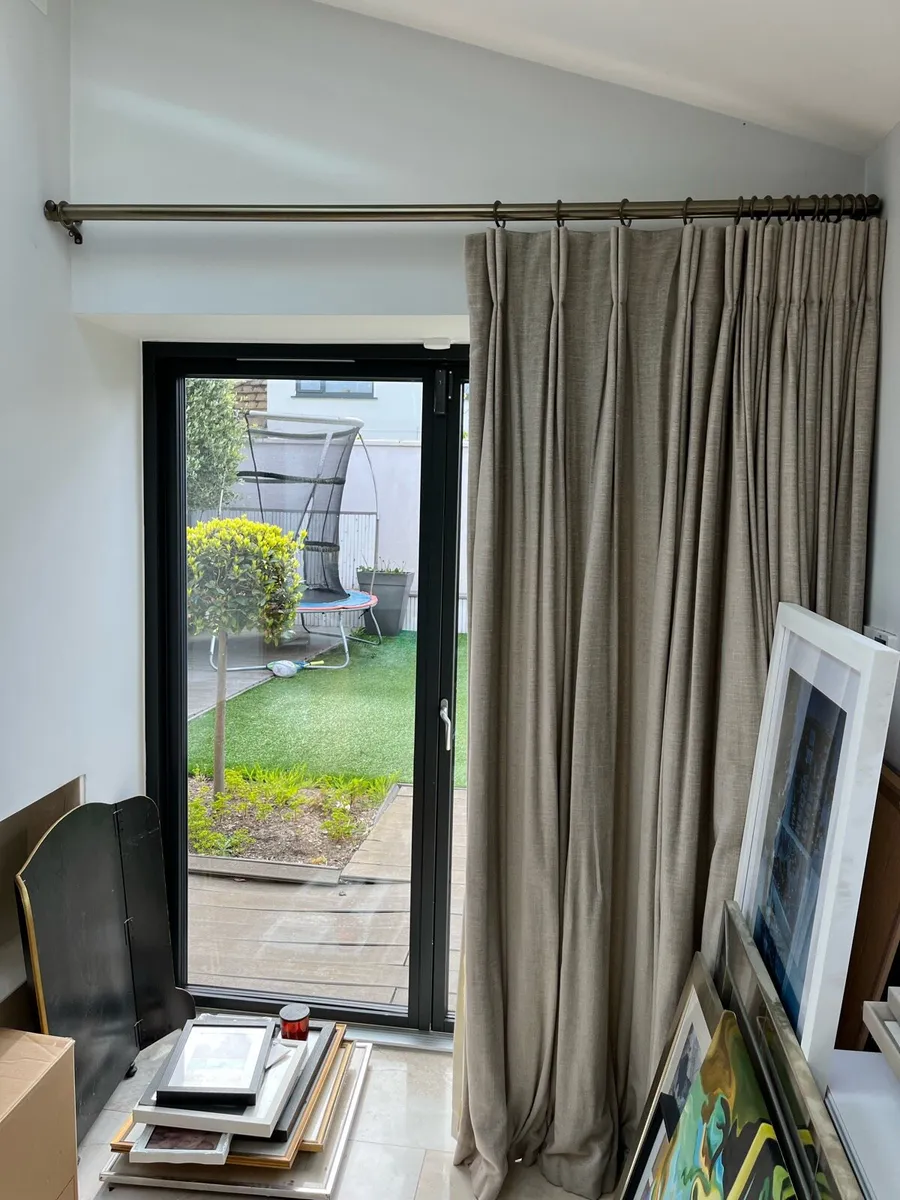 Curtains - Image 3
