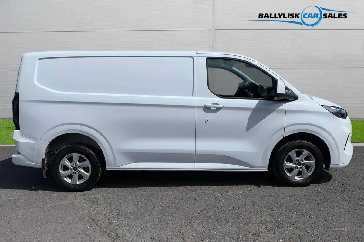 Ford Transit Custom 2.0 300 136PS Limited Panel Va - Image 3
