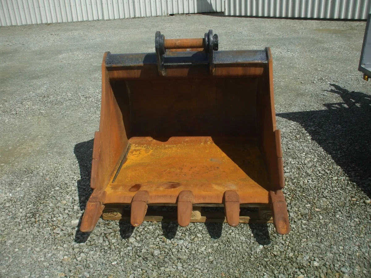digger bucket 65 mm pins - Image 1