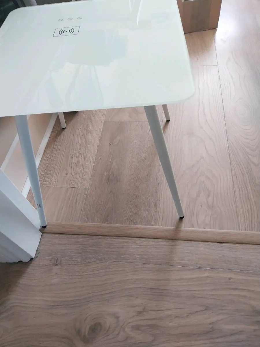 Charging table - Image 2