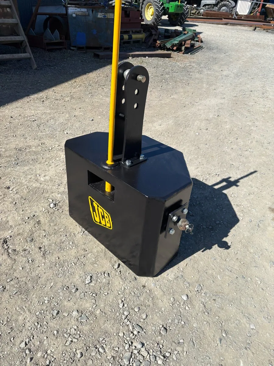 Weight blocks bale spikes ball lifters ect - Image 4