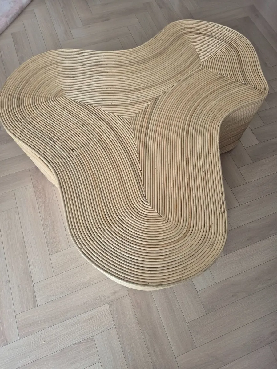 Rattan table living area - Image 1