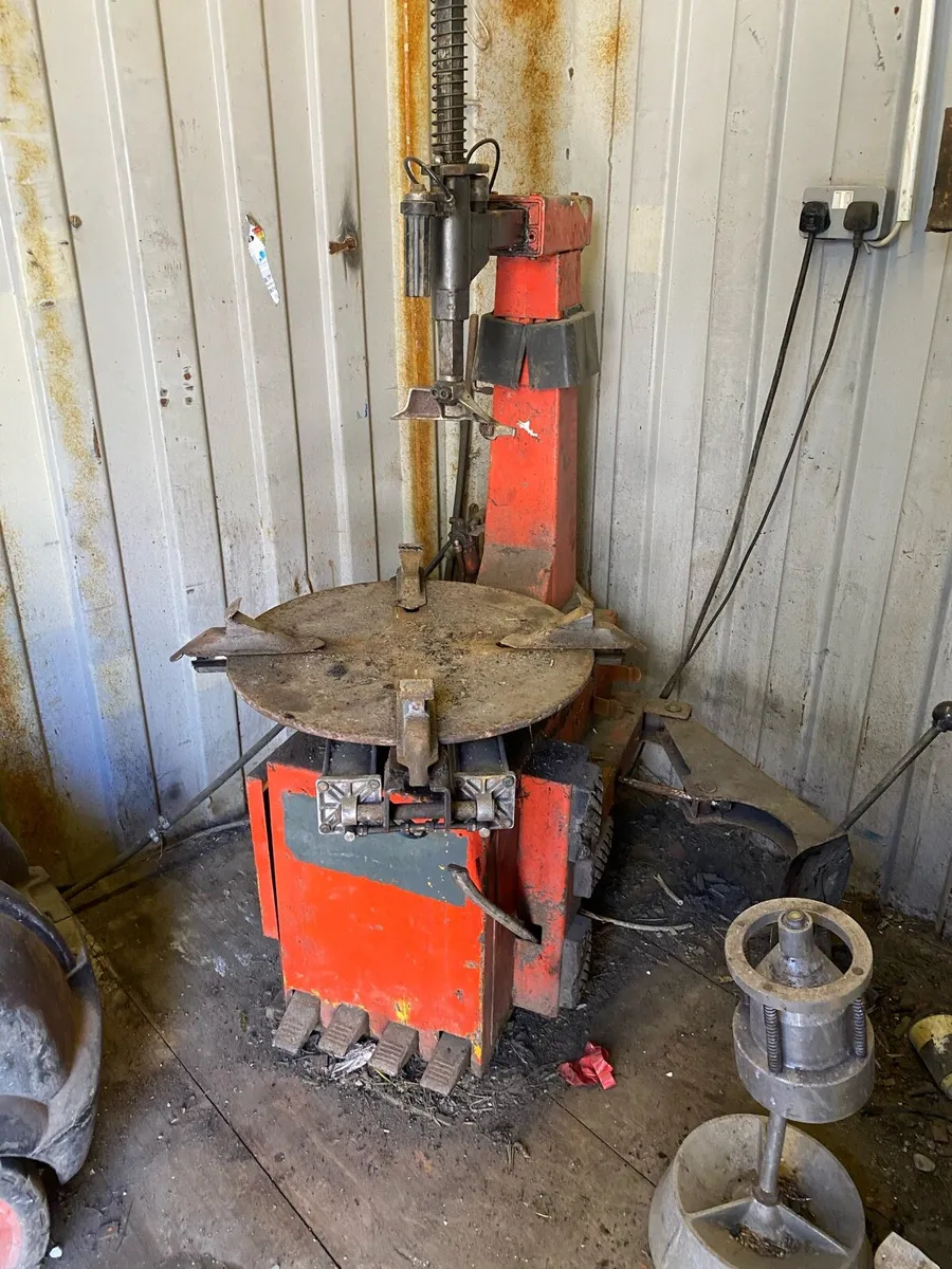 Tyre machine - Image 1