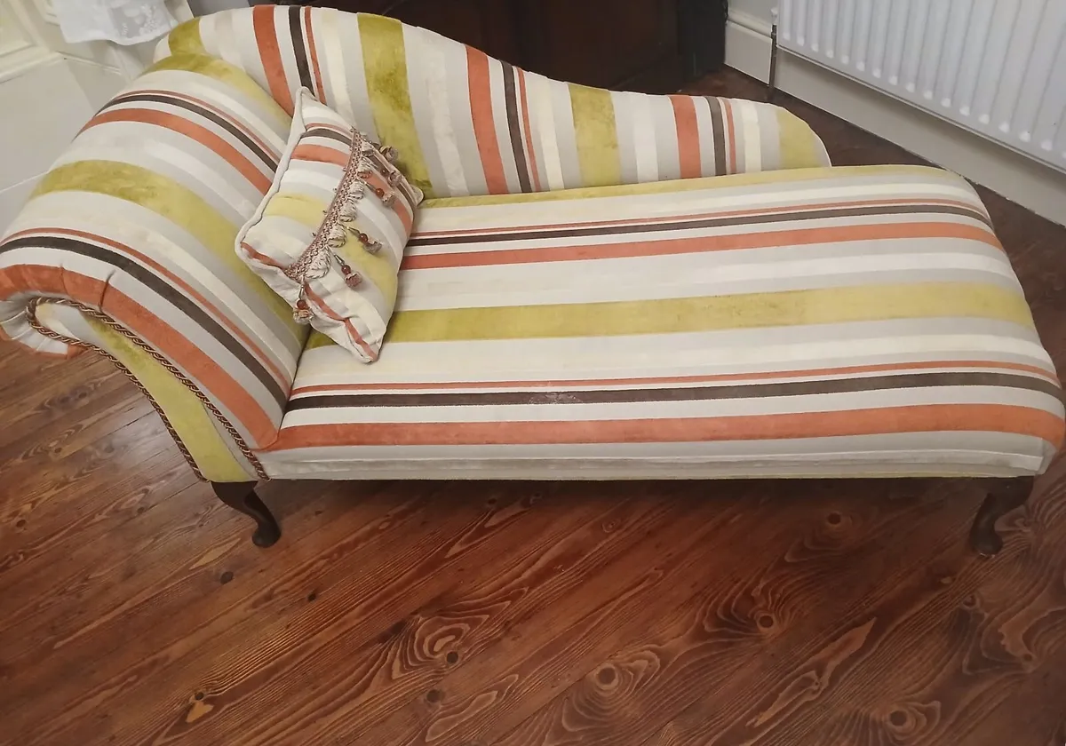 Chaise Lounge - Image 1