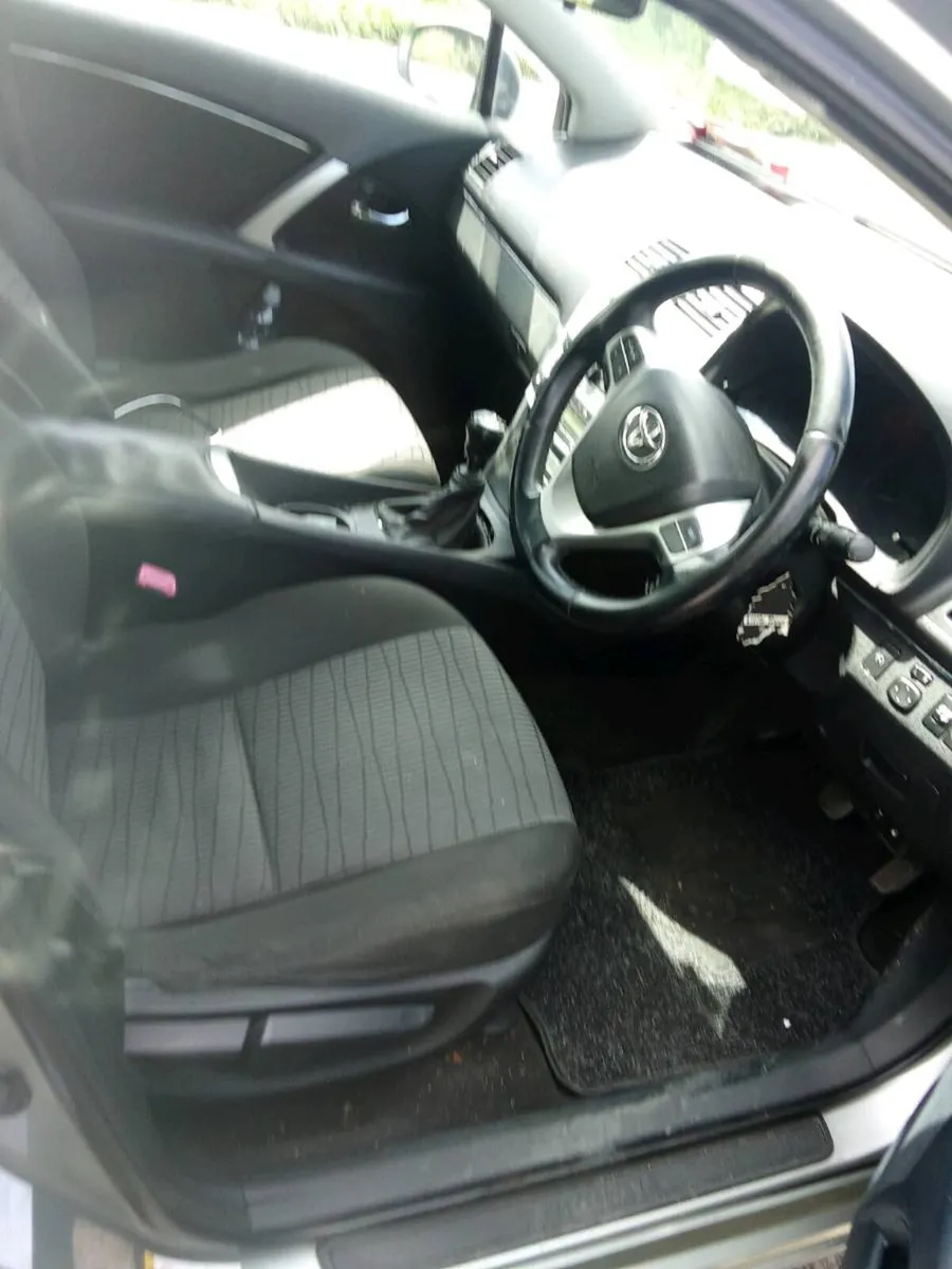 2013 Toyota avensis - Image 3