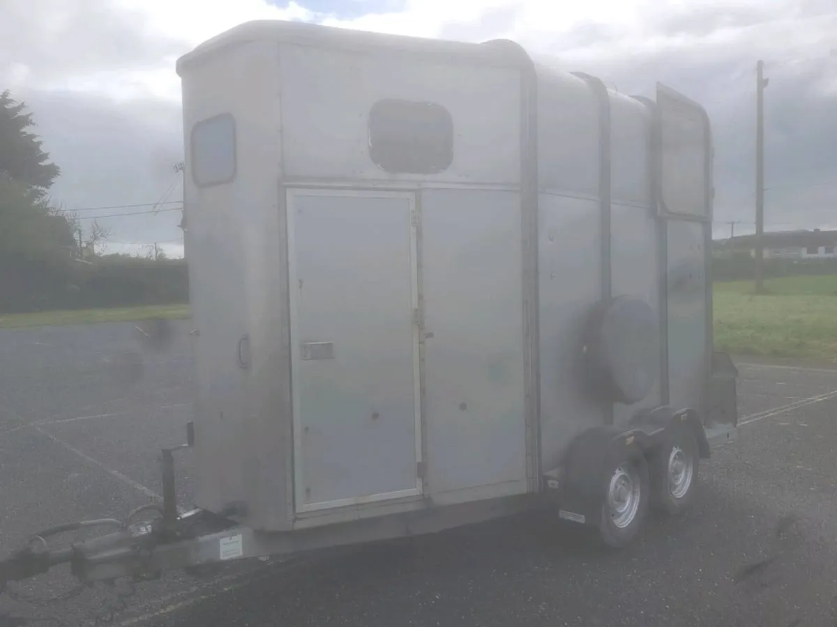 Ifor Williams classic 510 horse box - Image 1