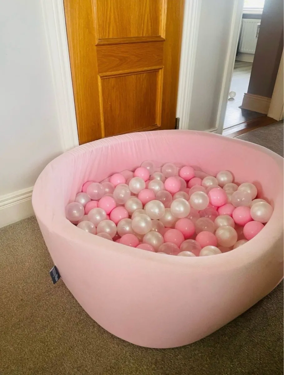 Ball pit - Image 1