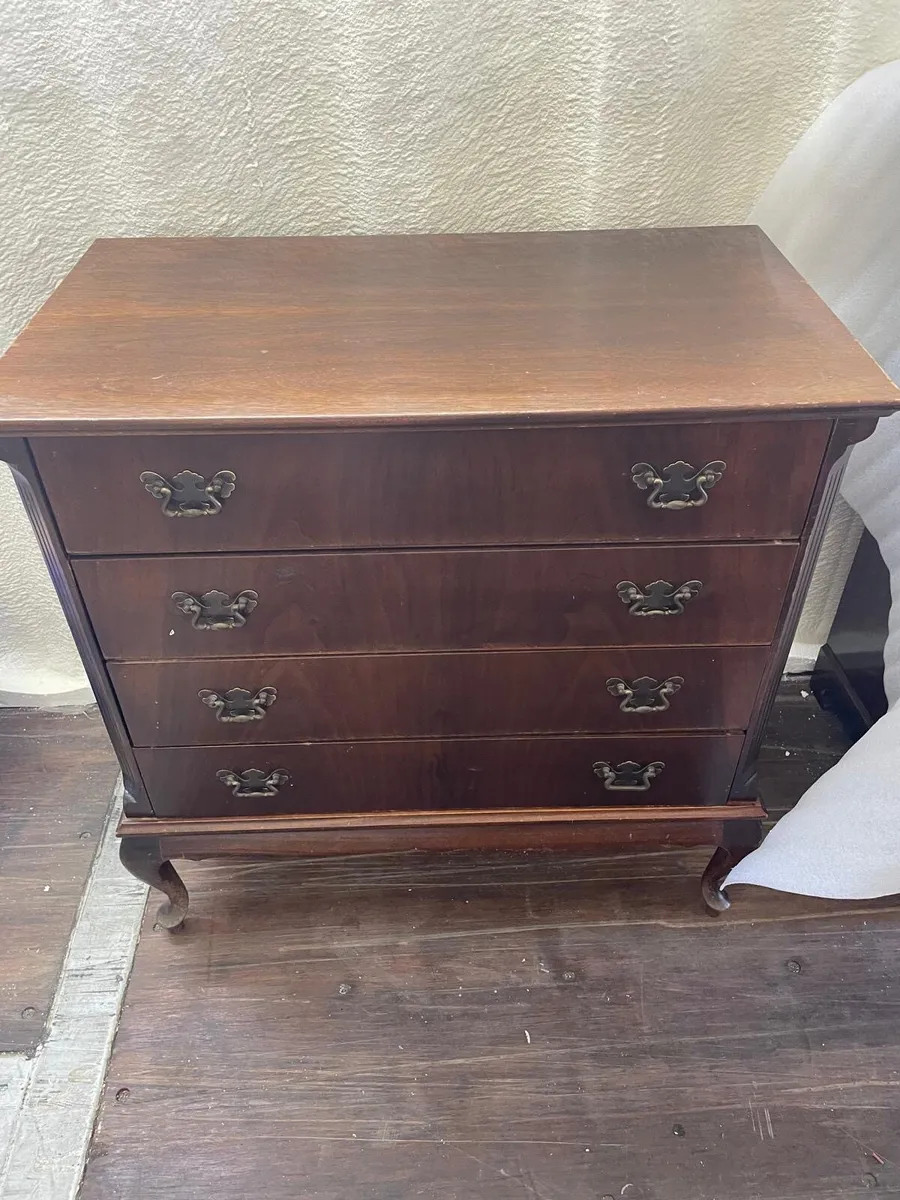 Dresser / side board