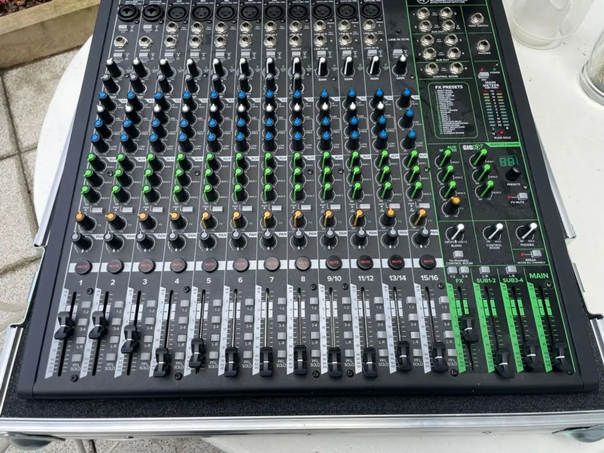 Mackie Pro FX 16 V3 Mixer PA desk (with flight case) - Image 2