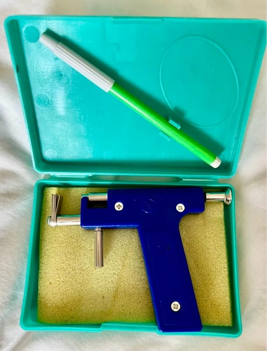 Piercing gun