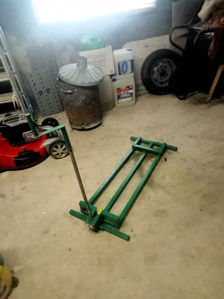 Lawnmower lift ,jack, John deere - Image 2