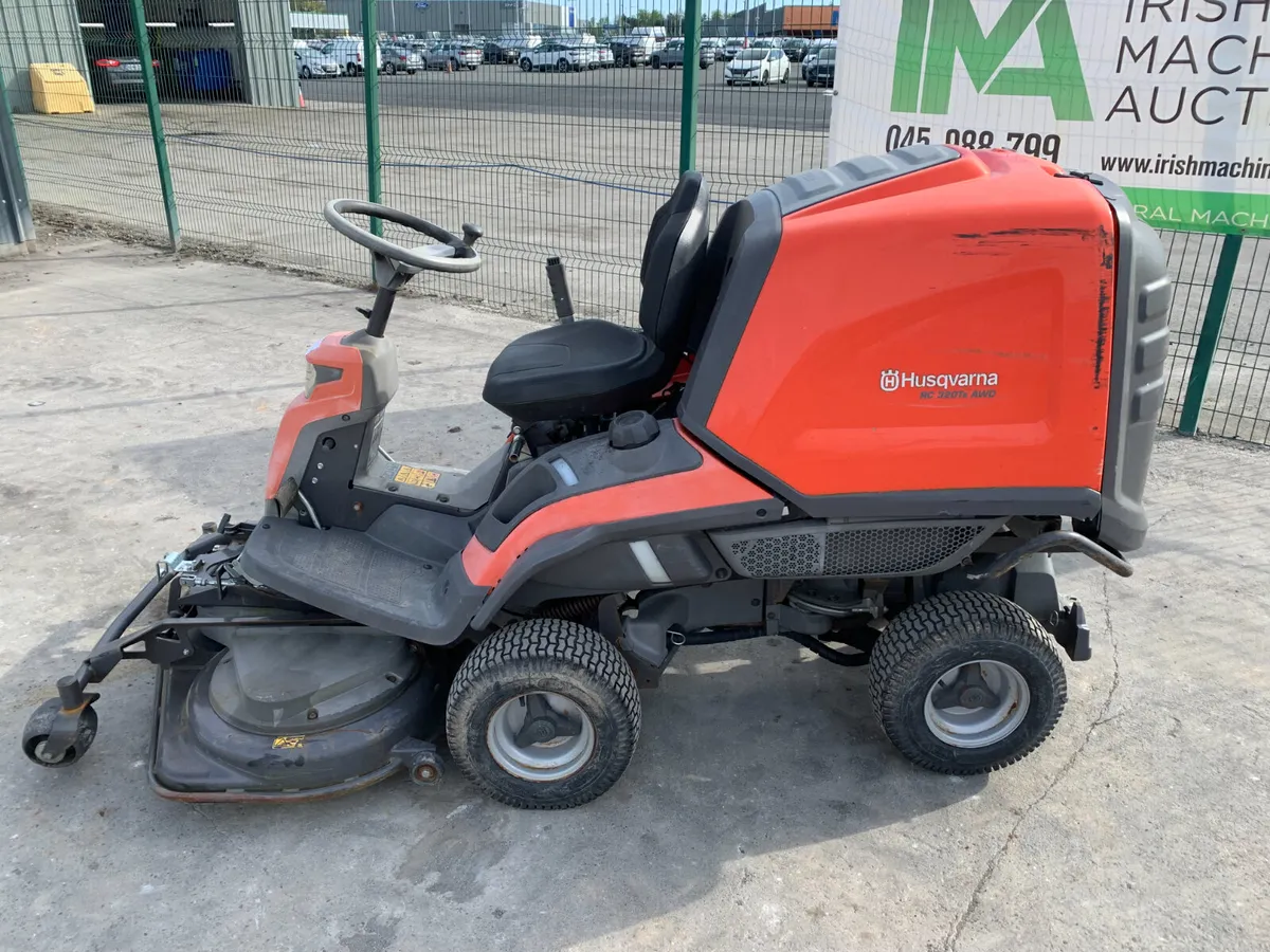 HUSQVARNA RC320 AWD OUT FRONT MOWER & COLLECTOR - Image 2