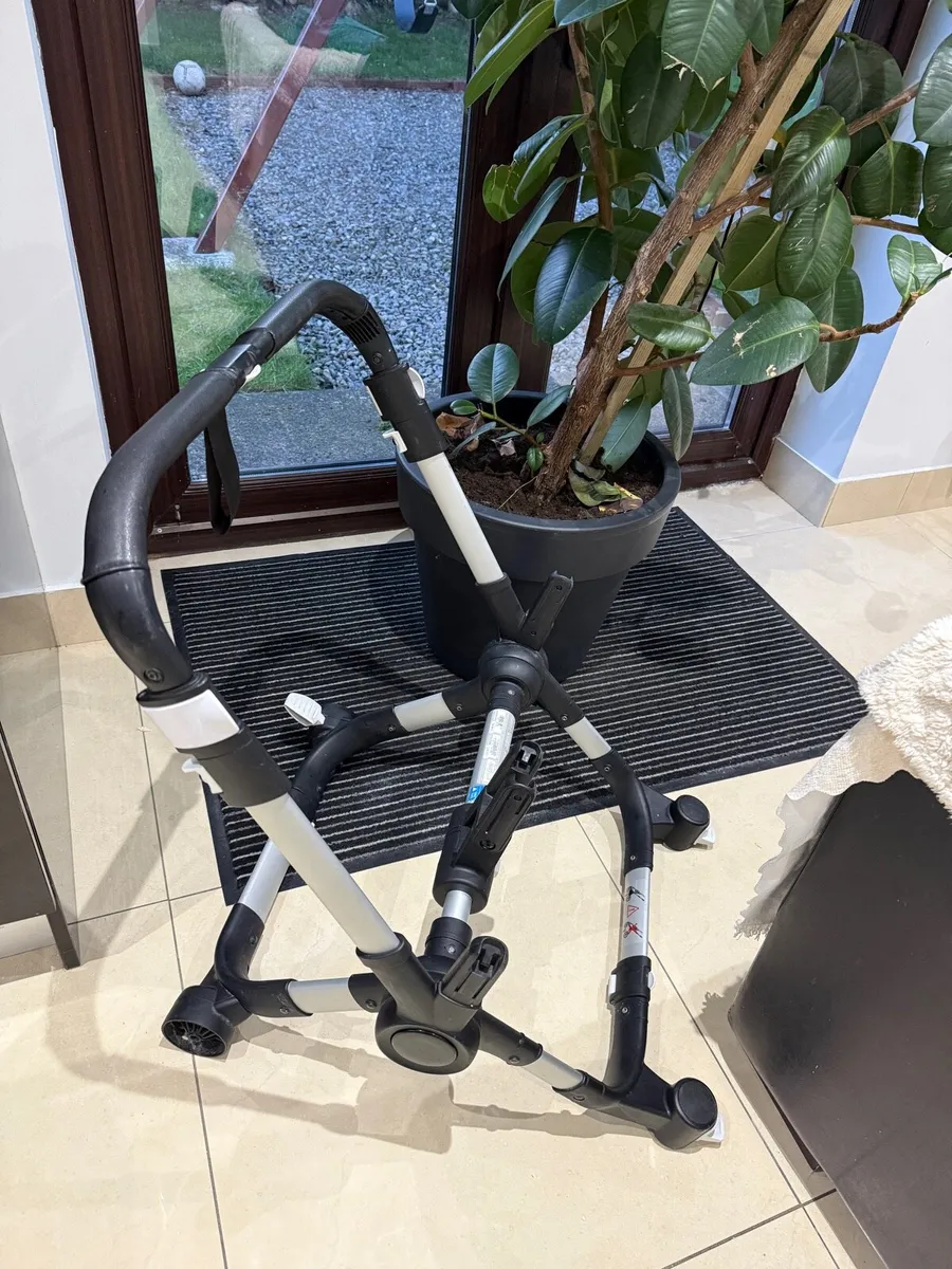 Bugaboo Donkey Chassis in Swords - Image 1