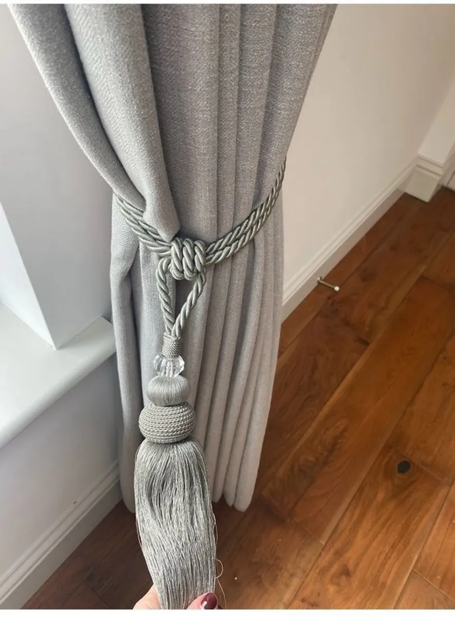 curtain double lined and pole - Image 3
