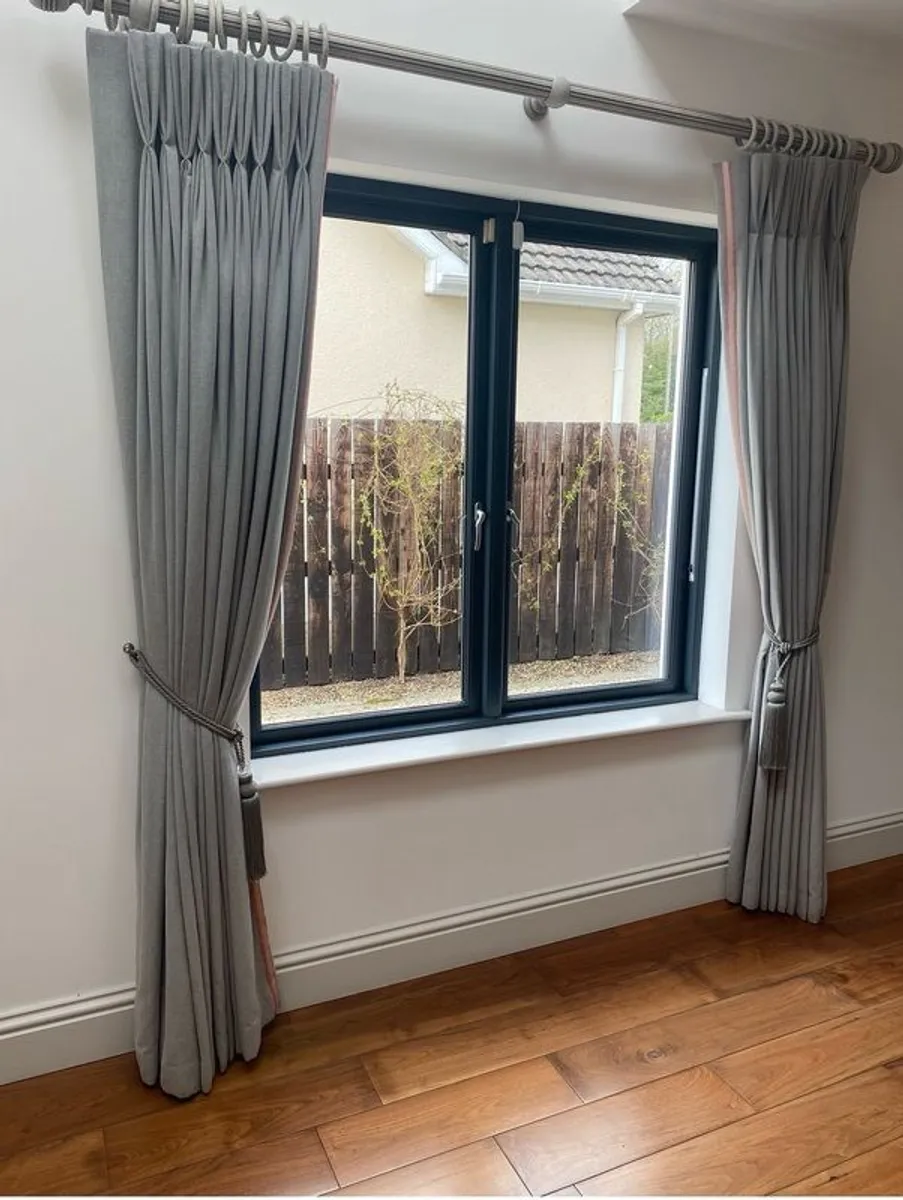 curtain double lined and pole - Image 1