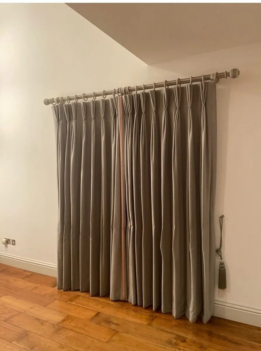 curtain double lined and pole - Image 4