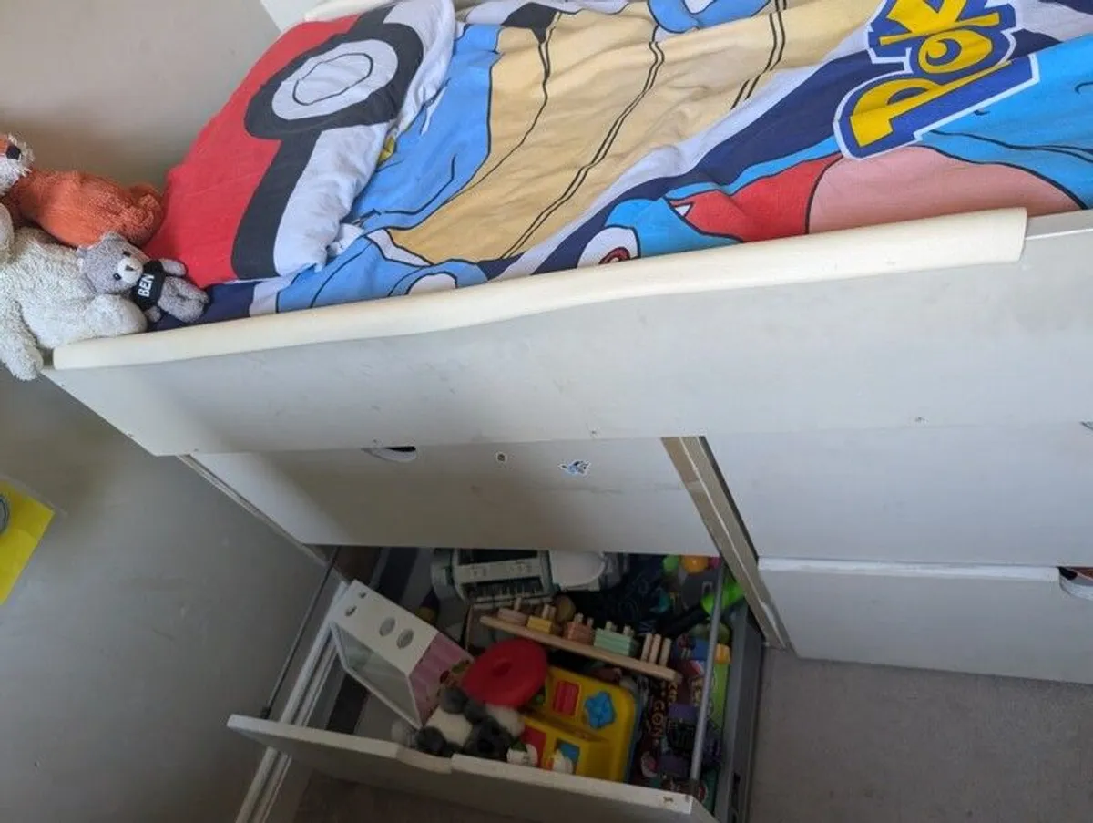 Kids / toddler bed - Image 4