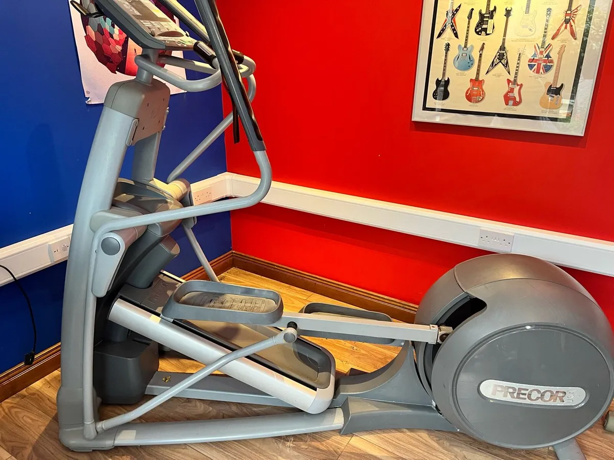 Precor EFX 576i Cross Trainer - Image 2