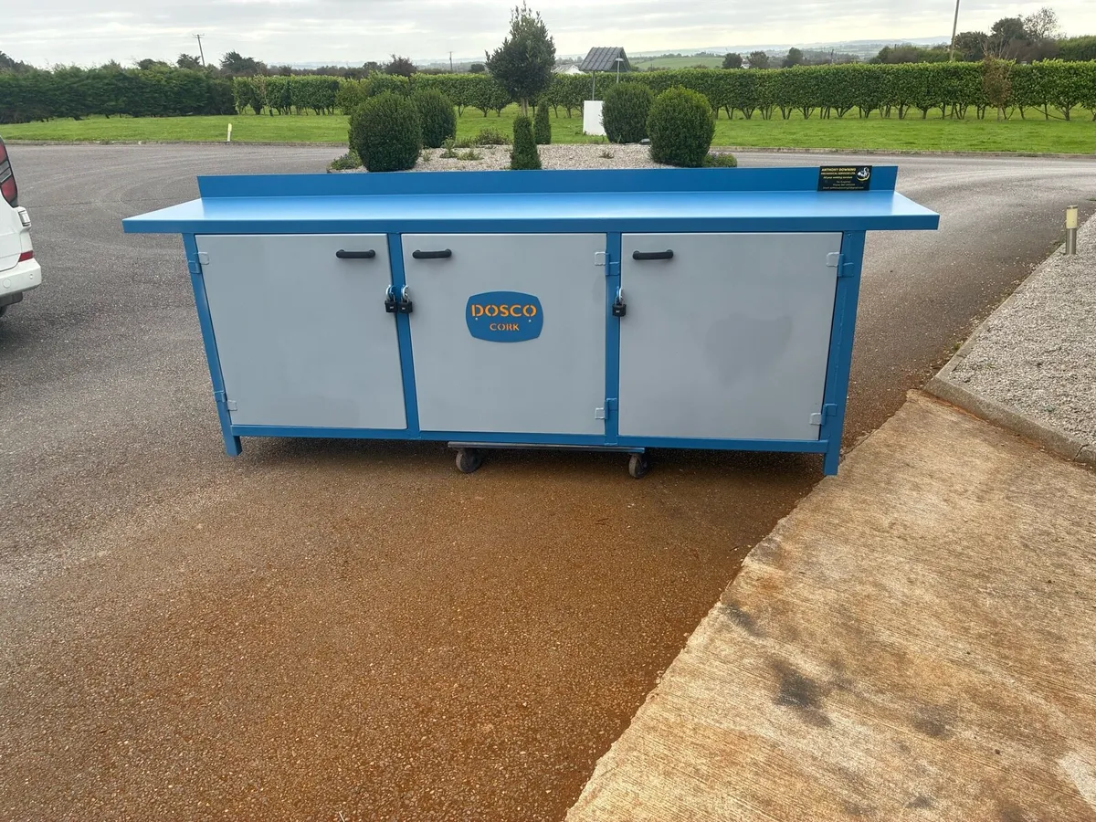Farm yard work bench - Image 1