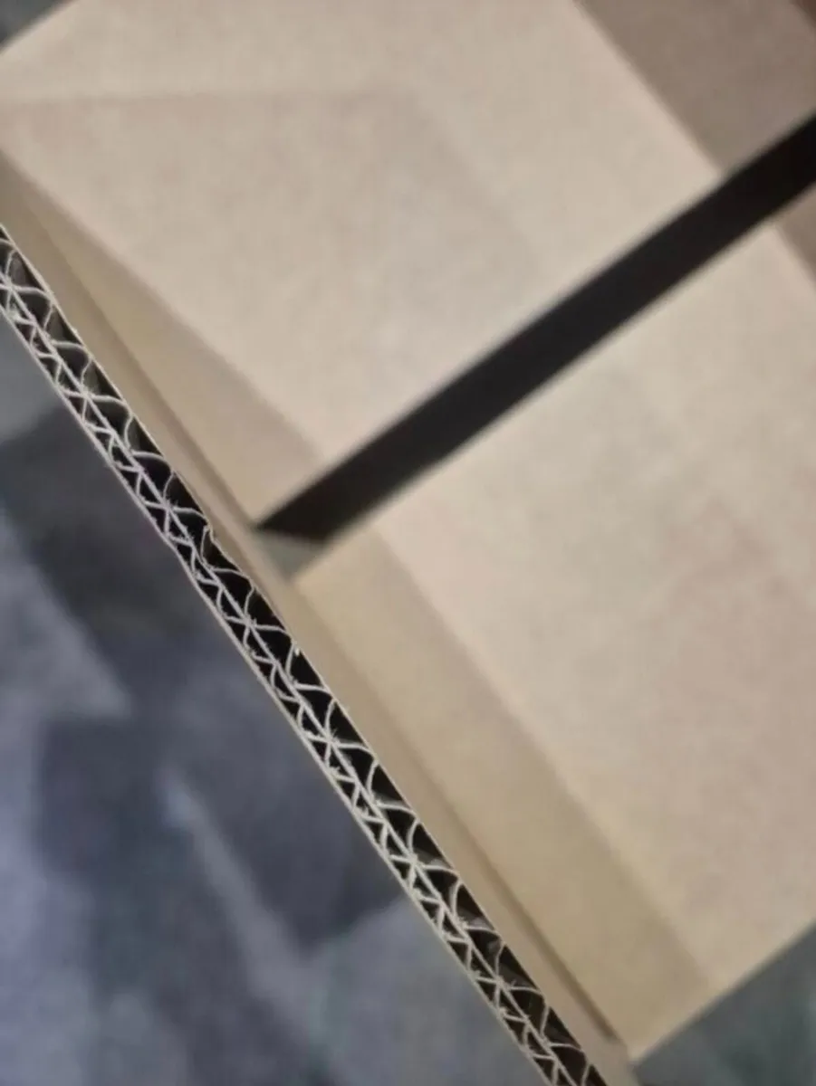 Cardboard boxes and cardboard sheets - Image 3