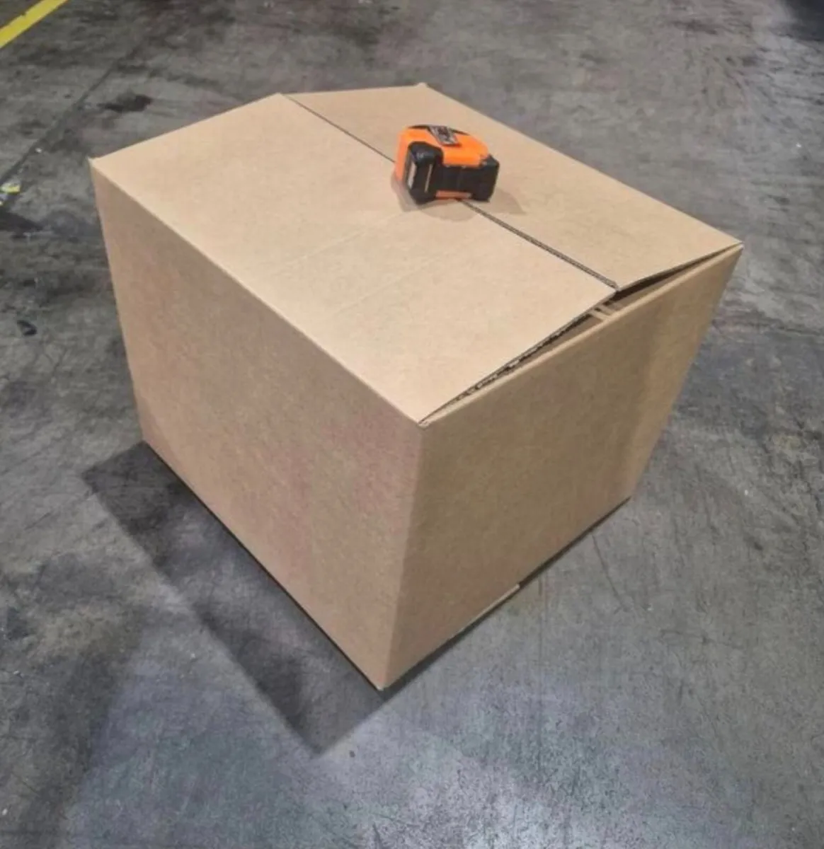 Cardboard boxes and cardboard sheets - Image 1