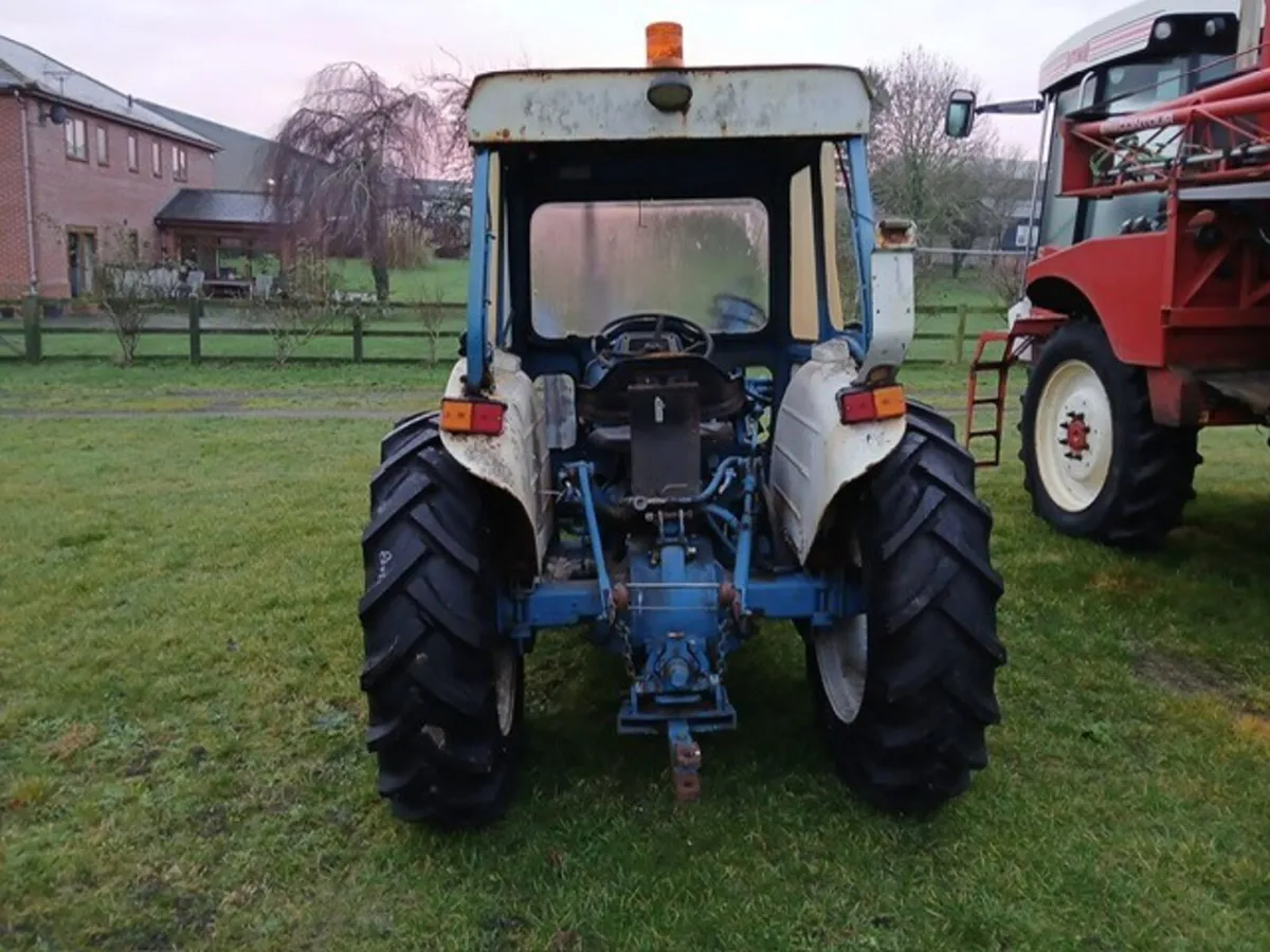 FORD 3600 C/W LOADER + BUCKET - Image 4