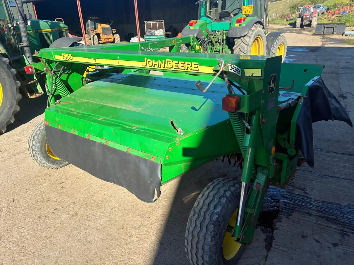 JOHN DEERE 1365 MOWER - Image 2