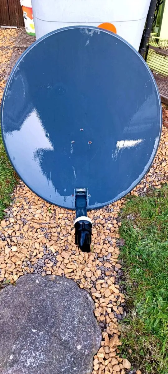 Satellite dish and lnb - Image 1