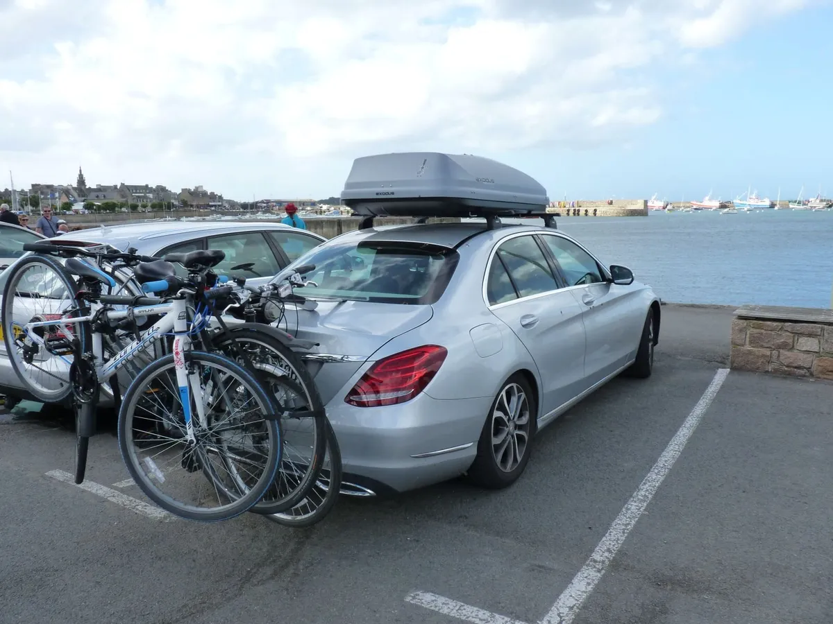 Roof Box, Bars and kit. - Image 4