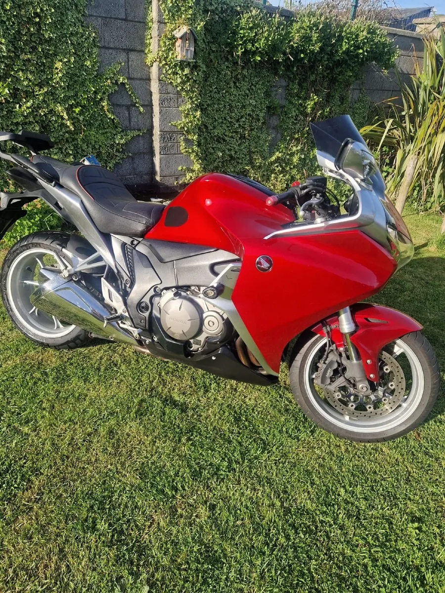 2010 Honda VFR 1200 - Image 2
