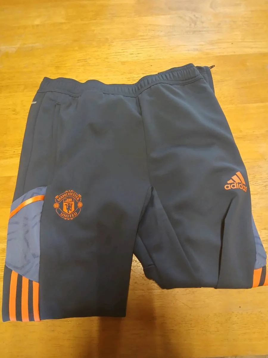 Man utd tracksuit - Image 3