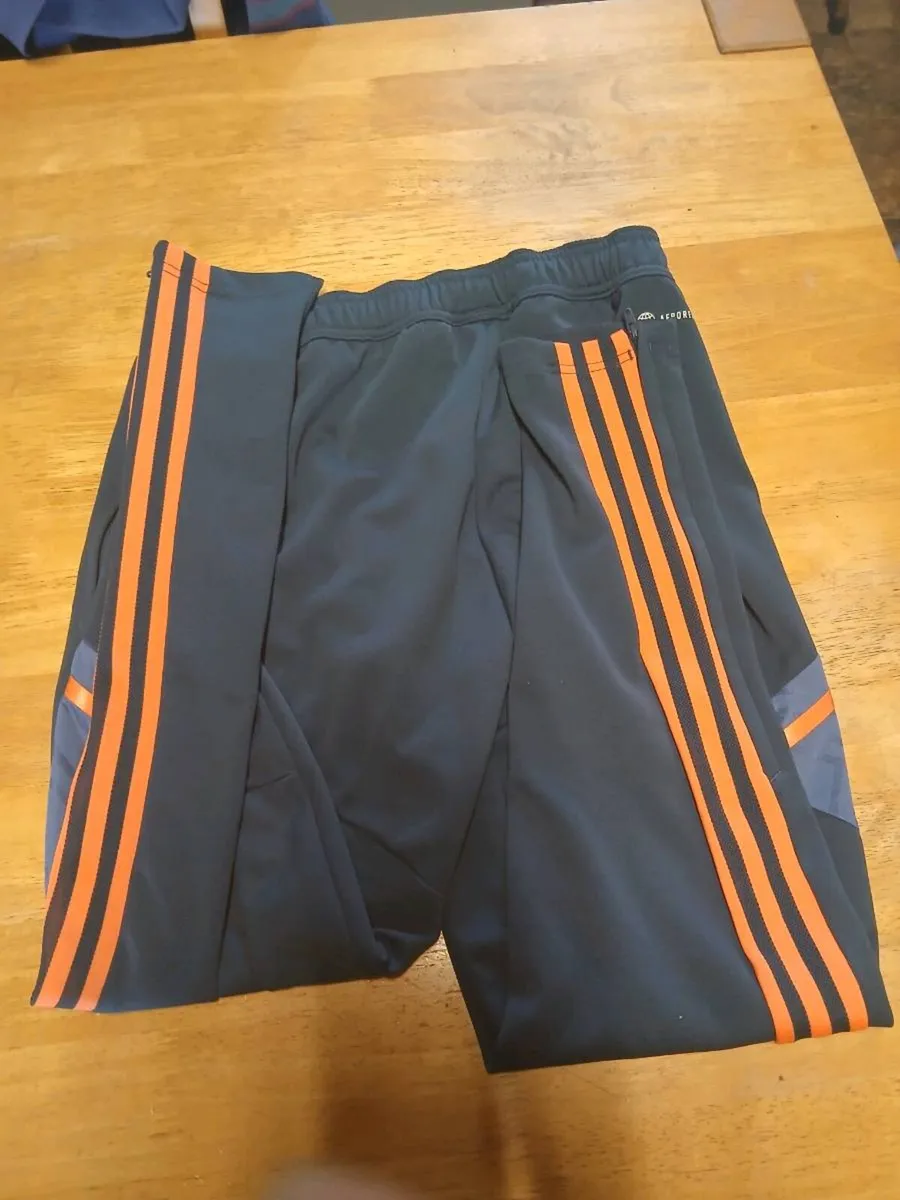 Man utd tracksuit - Image 4
