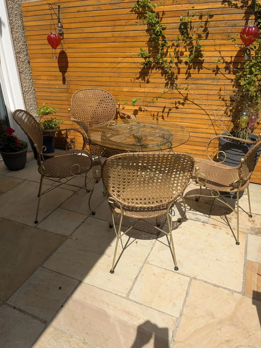 Garden table and chairs - Image 1