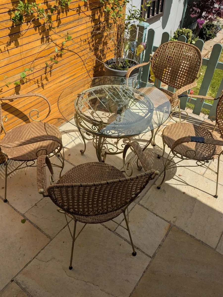 Garden table and chairs - Image 3