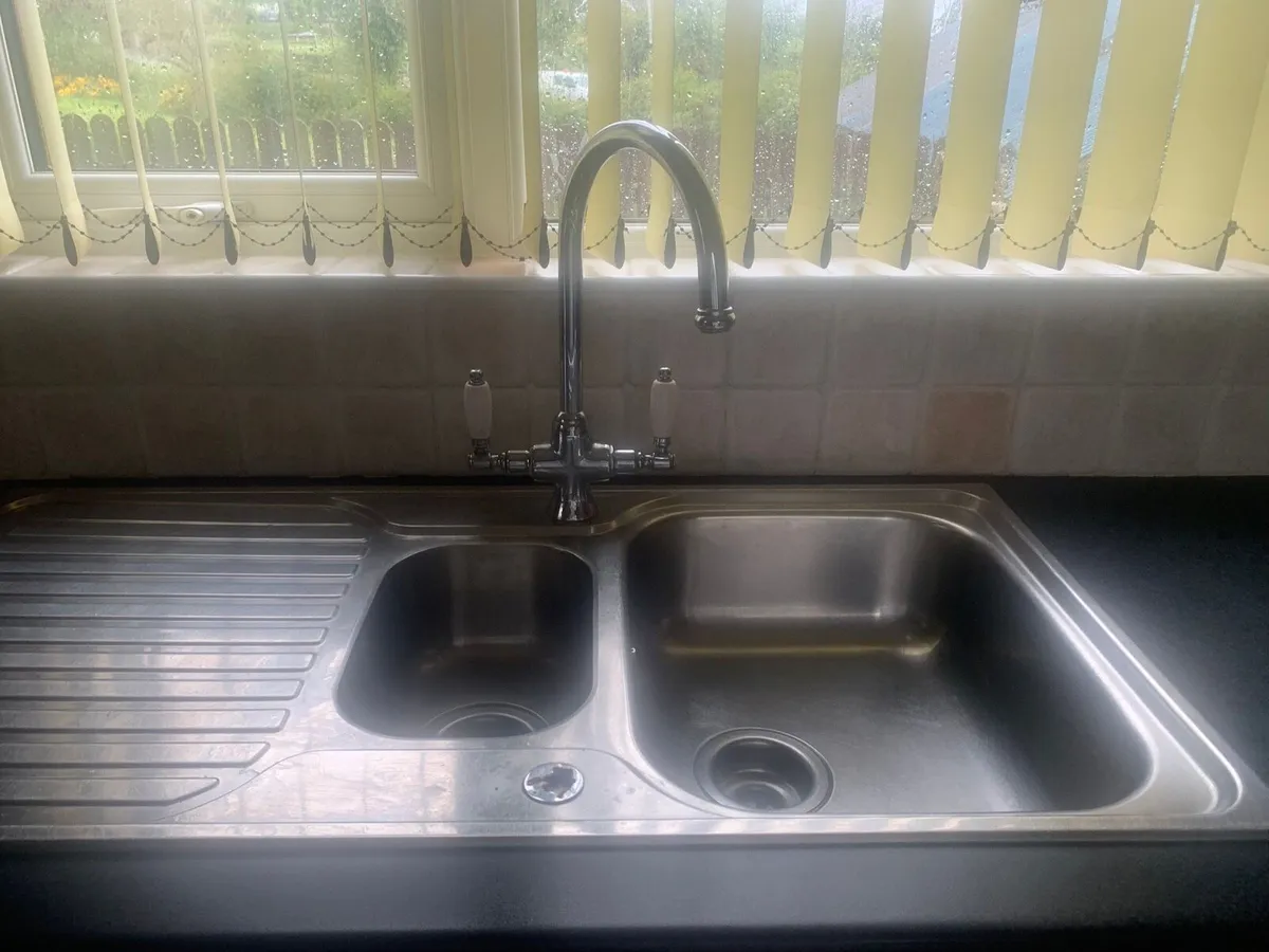 Kitchen units - Image 1