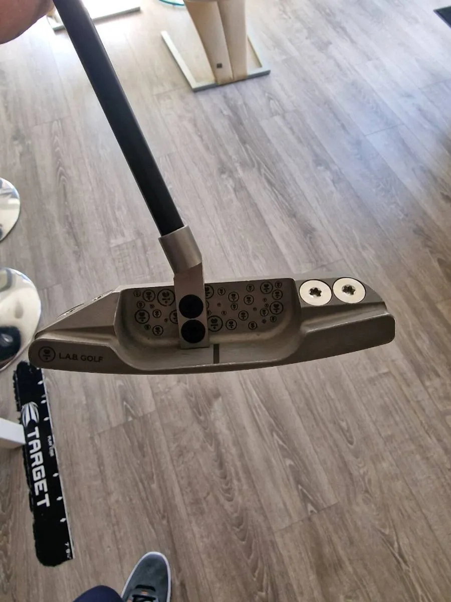 Lab links putter - Image 3