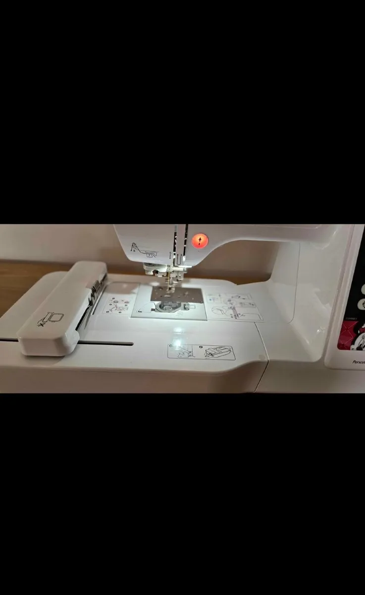 Brother PE550D Embroidery machine - Image 4