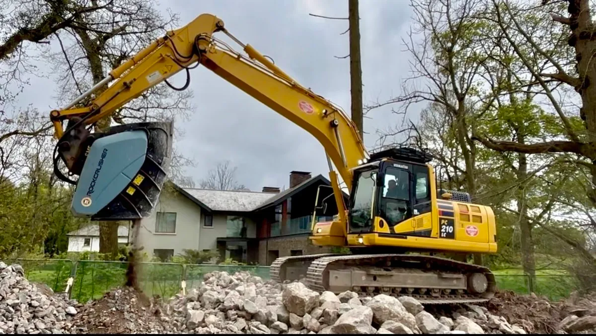 21 Ton Digger Hire - Image 1