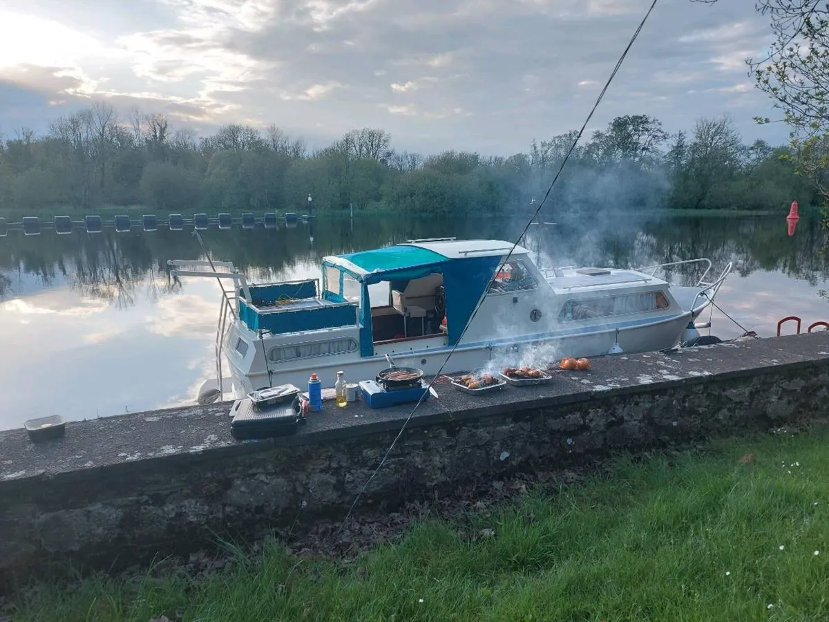 30 Foot Dutch Steel Cruiser 6 berth - Image 4