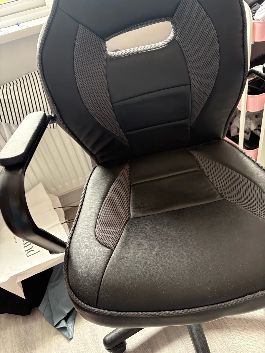 Office chair - Image 1