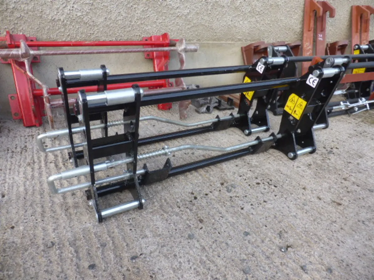 Euro 8 Hitch Loader Head Stock Adaptor - Image 1
