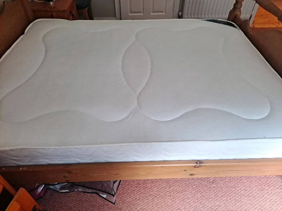 King size double bed with new matress - Image 3