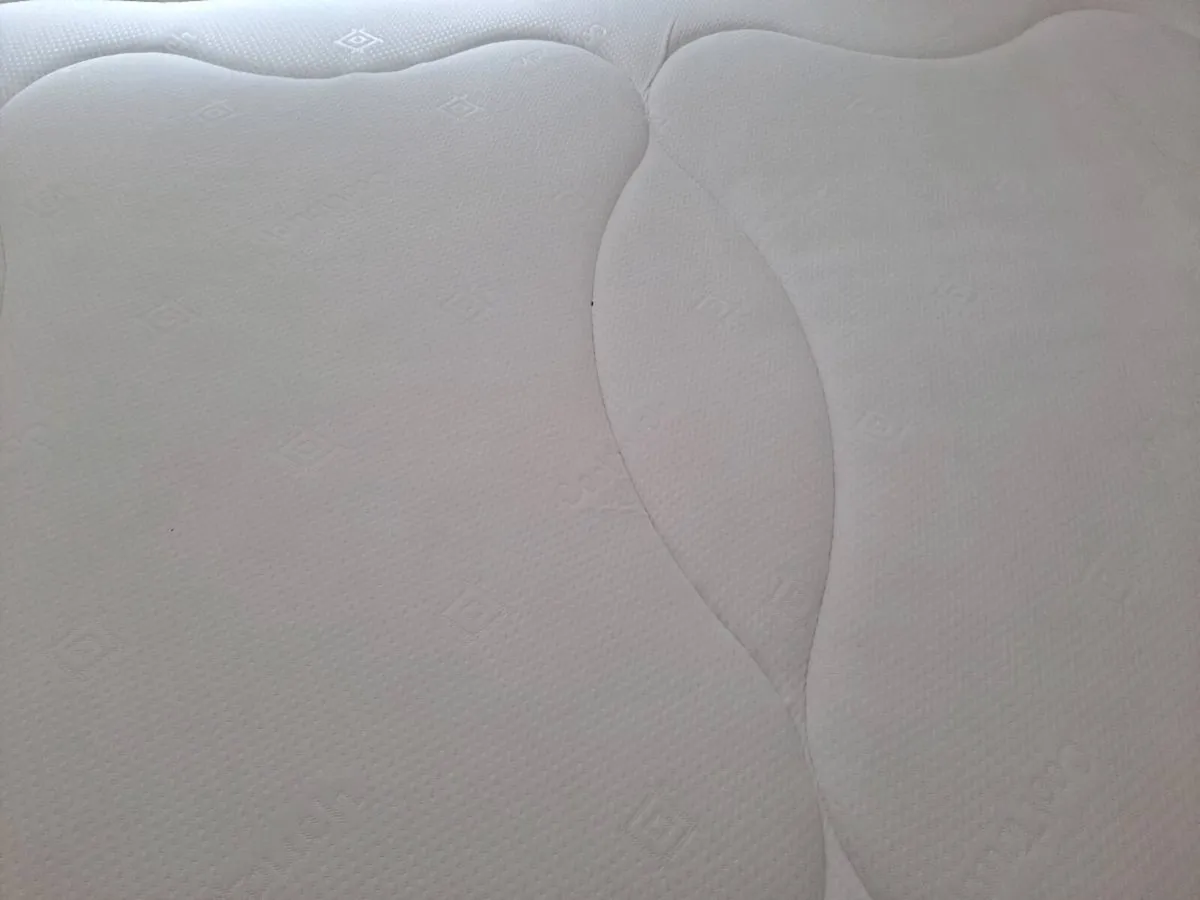 King size double bed with new matress - Image 4