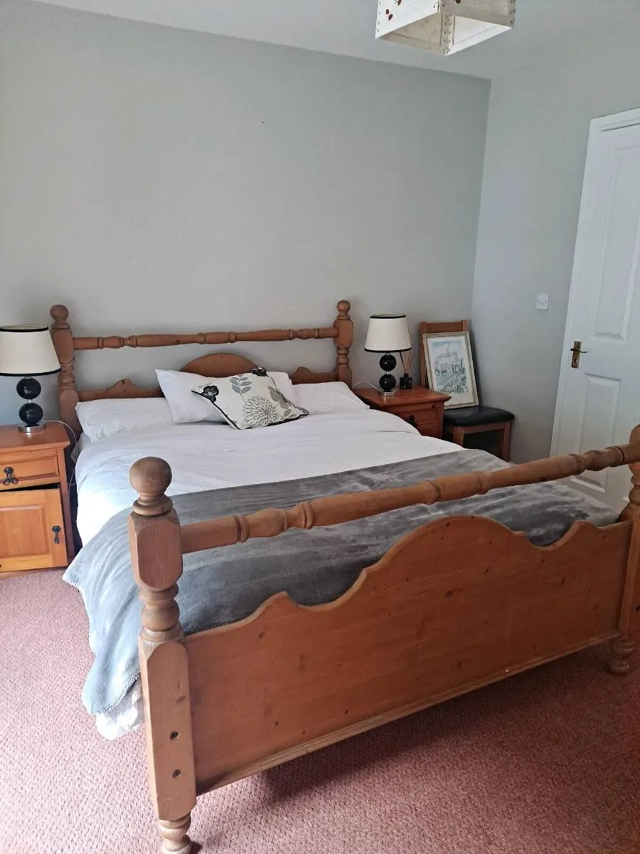 King size double bed with new matress - Image 1