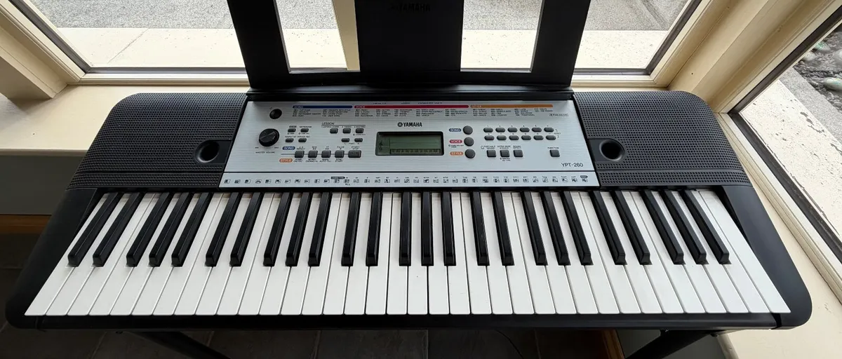 Keyboard Yamaha YPT-260 with pedal,stand and stool - Image 1